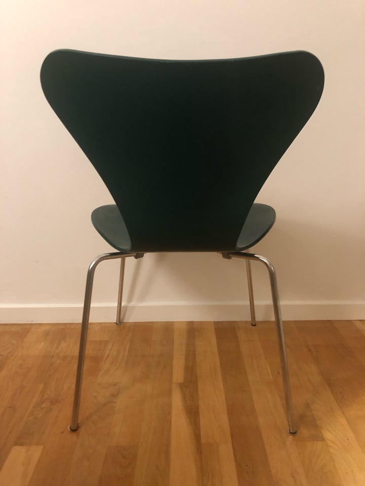 Arne Jacobsen, 3107 “syveren”, 7er