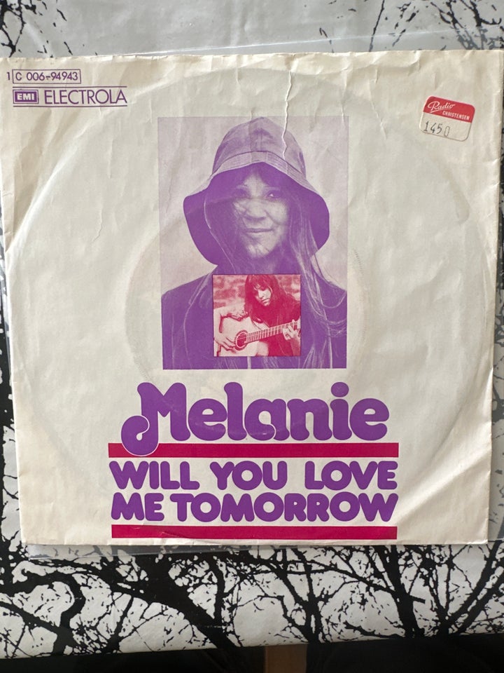 Single, Melanie