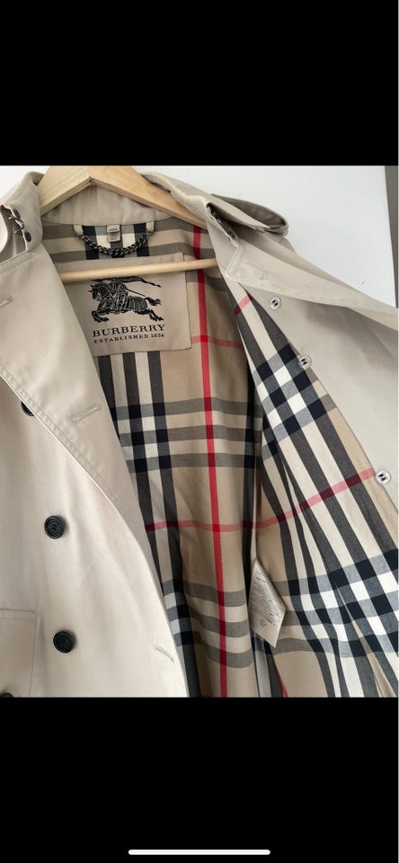 Trenchcoat str 34 Burberry