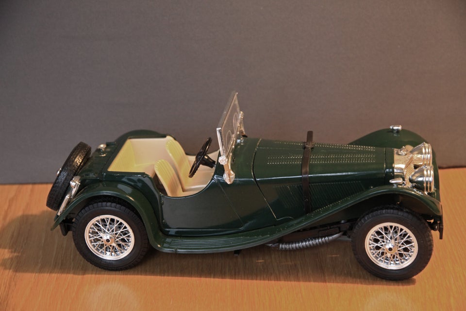 Modelbil, BURAGO 1:18 JAGUAR SS 100