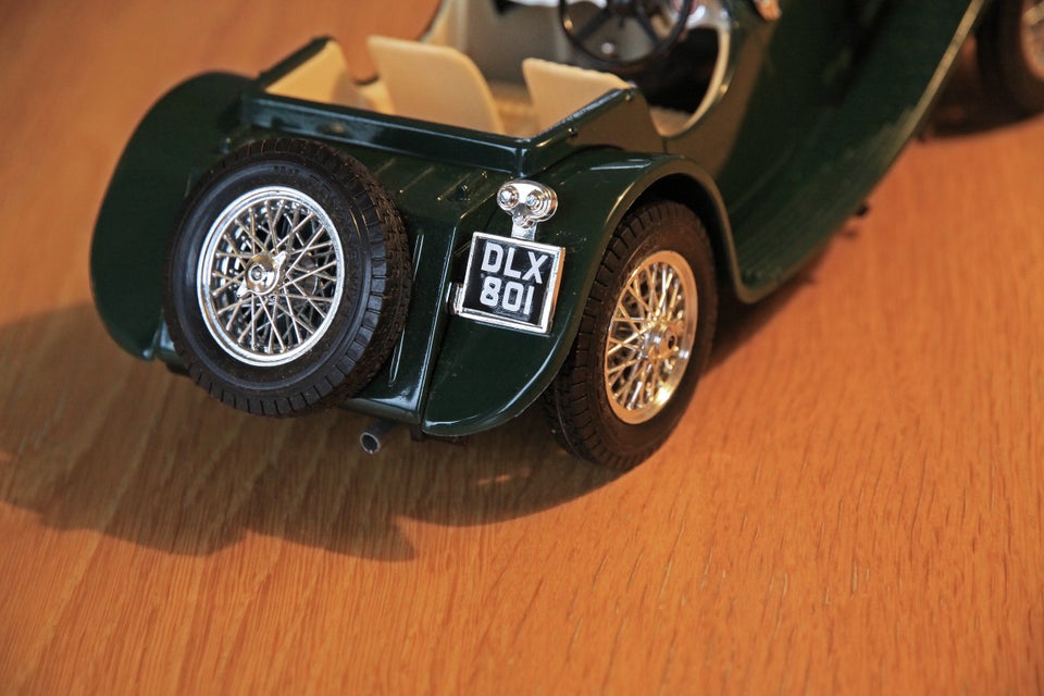 Modelbil, BURAGO 1:18 JAGUAR SS 100