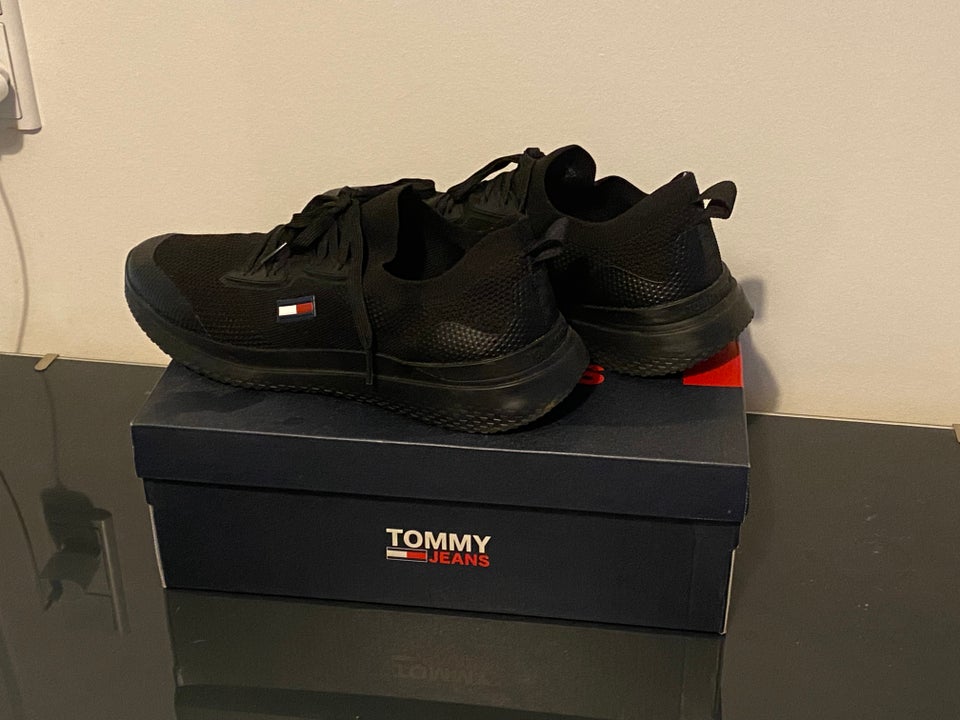 Sneakers Tommy Hilfiger str 44