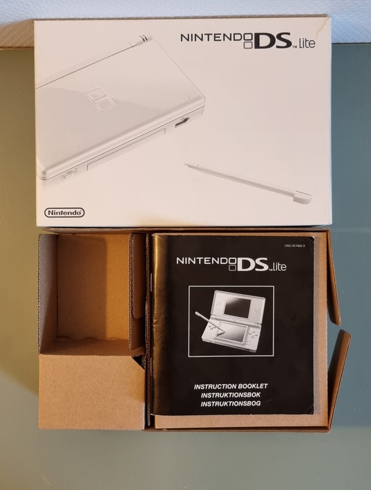 Nintendo DS Lite Nintendo DS Lite