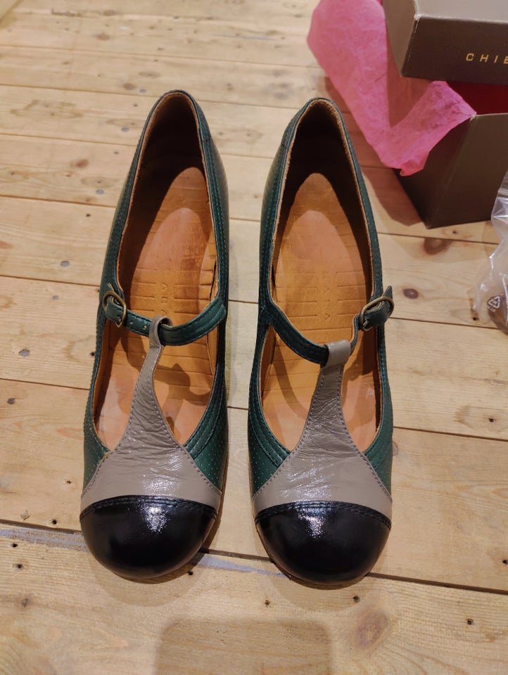 Pumps, str. 41, Chie Mihara