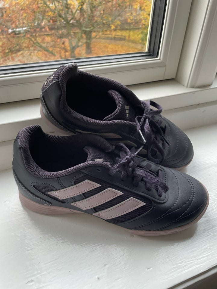 Fodboldsko, Adidas sala, Adidas