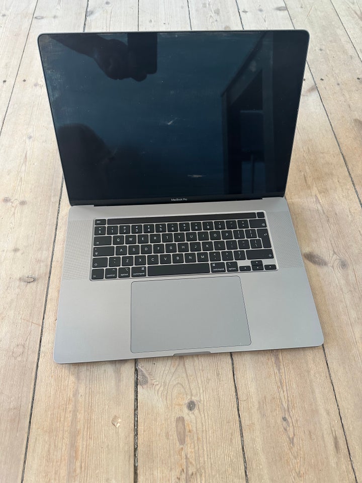 MacBook Pro i9 GHz 32 GB ram