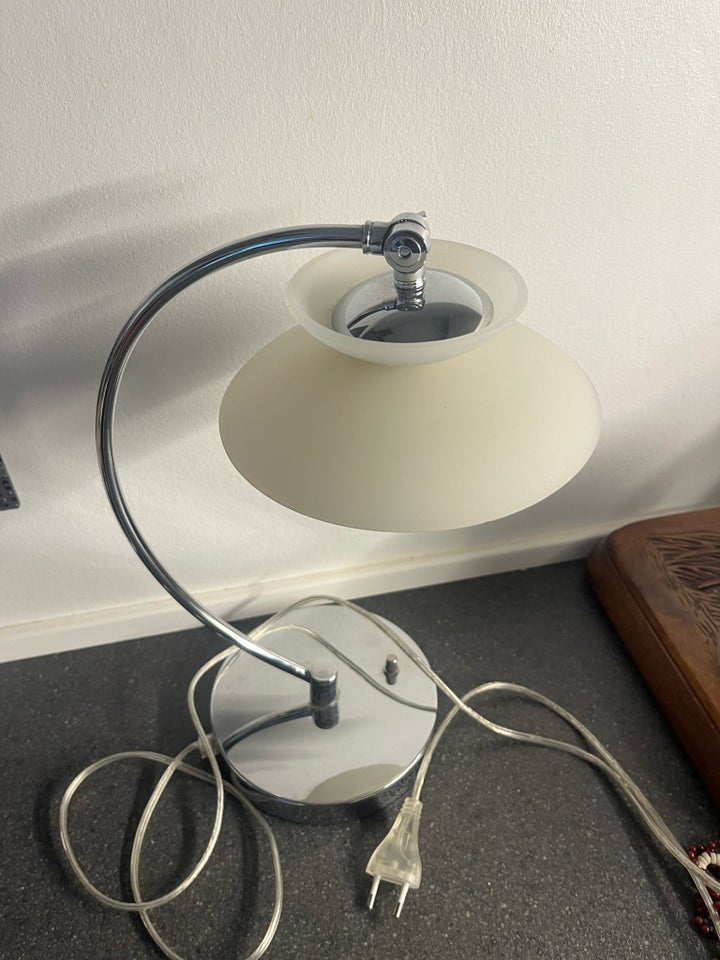 Anden bordlampe, Halo