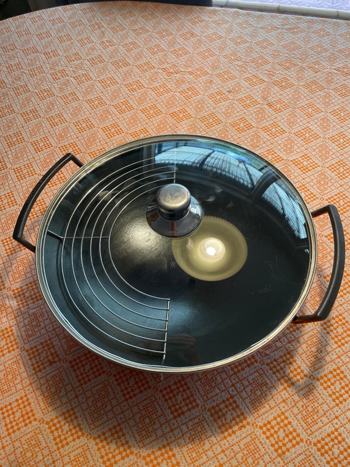 Wok, Le Creuset