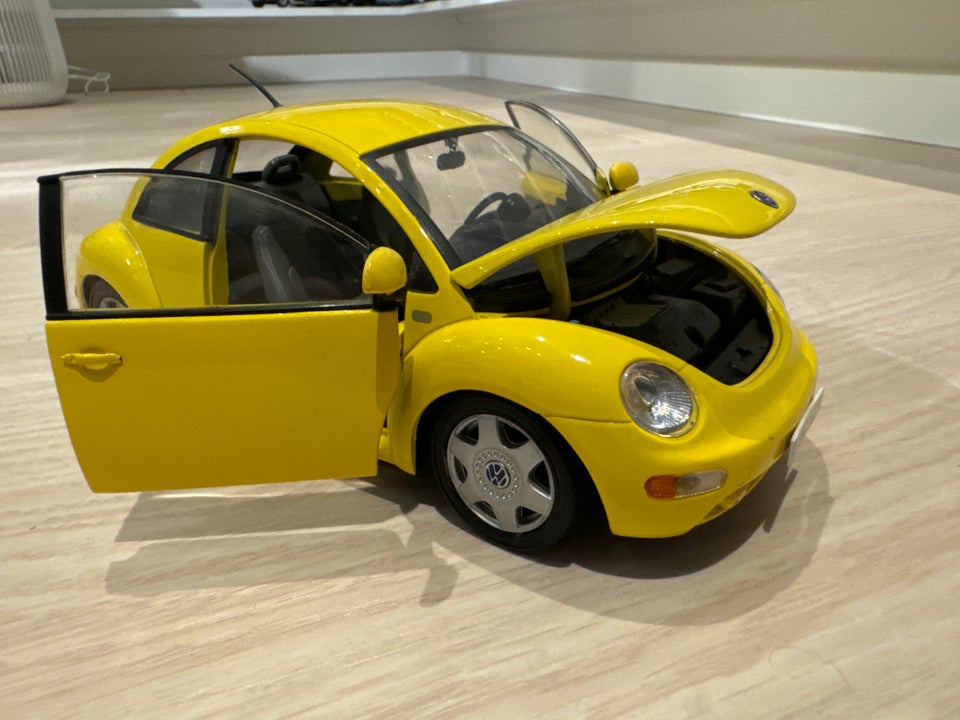 Modelbil, VW New Beetle 1999 1/18,