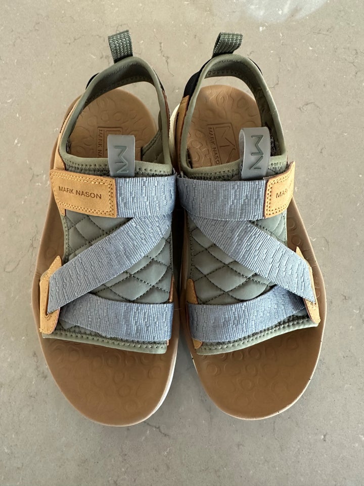 Sandaler, str. 40, Mark Nason -