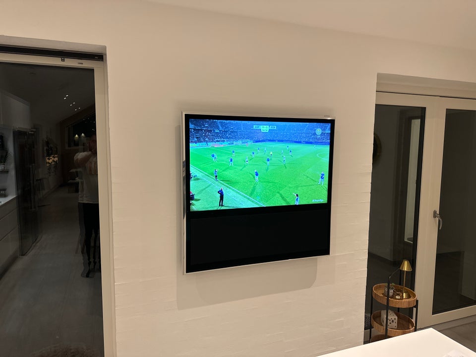 Bang  Olufsen, BeoVision 14, 40”