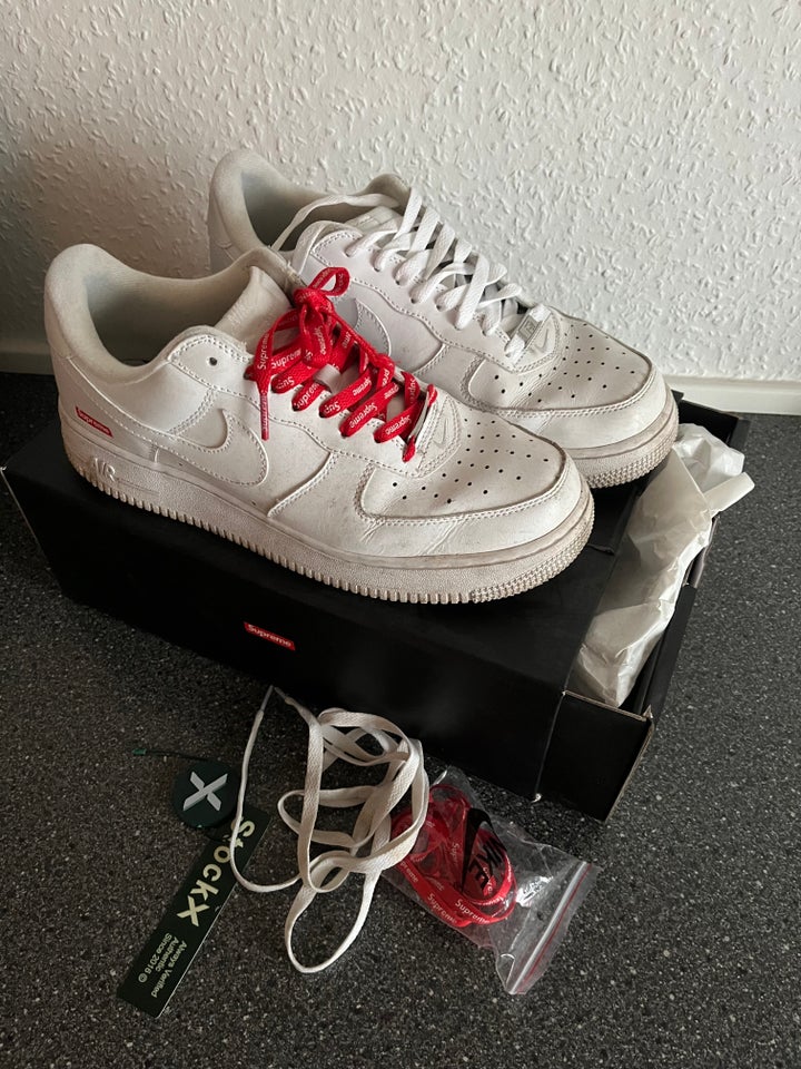 Sneakers Nike Air Force x Supreme