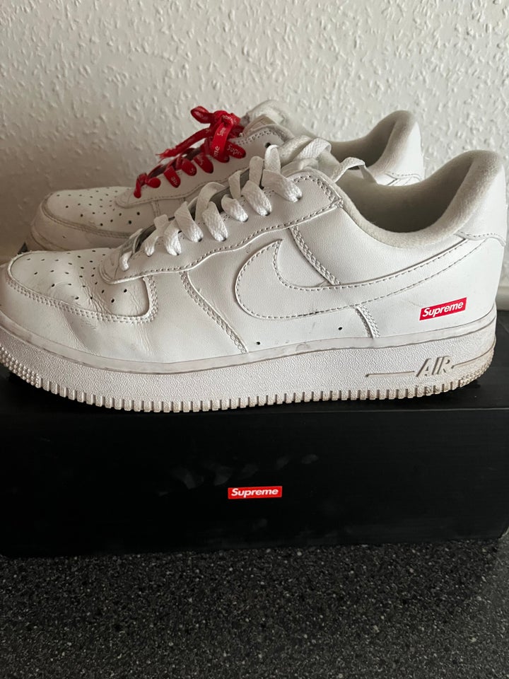 Sneakers Nike Air Force x Supreme