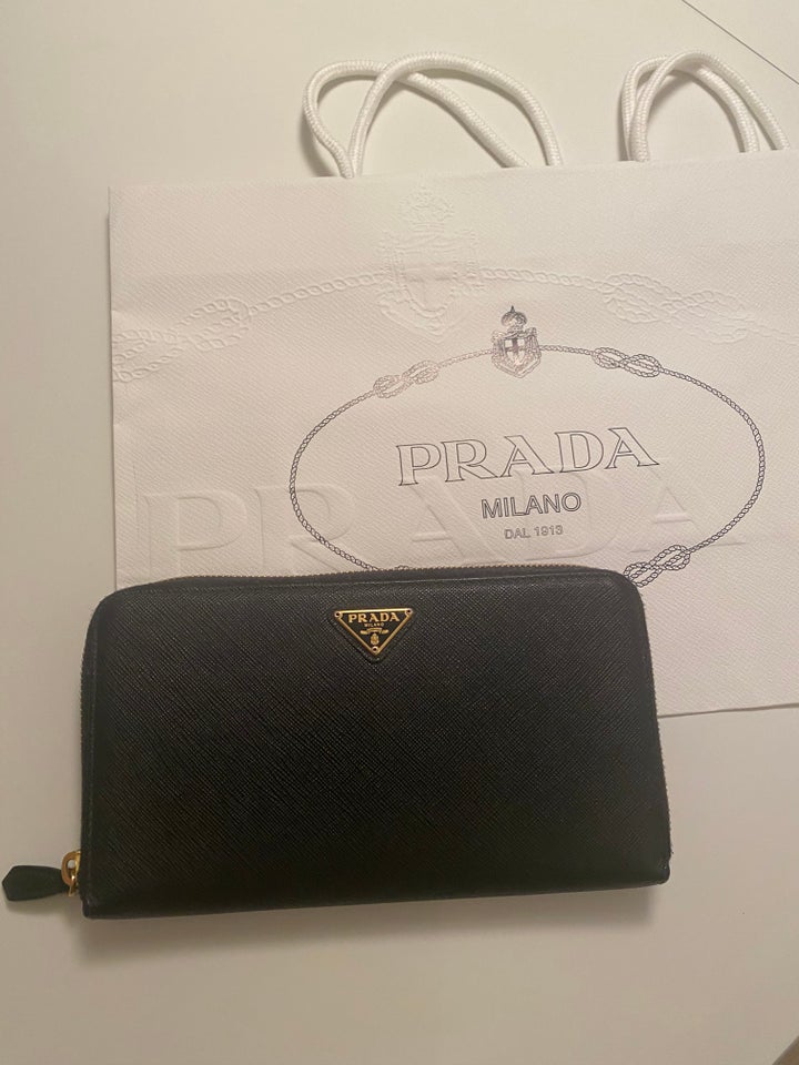 Pung, Prada