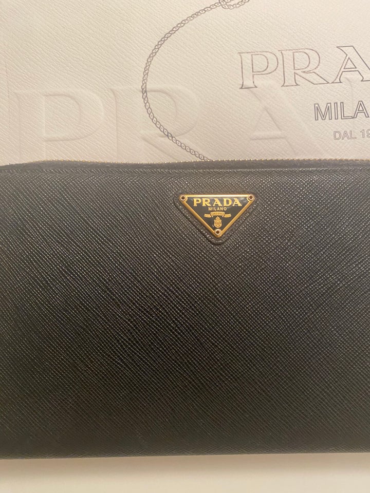 Pung, Prada