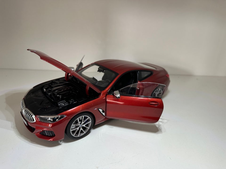 Modelbil, Norev BMW M850i, skala