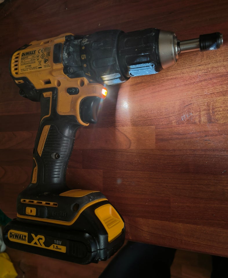 Skruemaskine, Dewalt DCD777