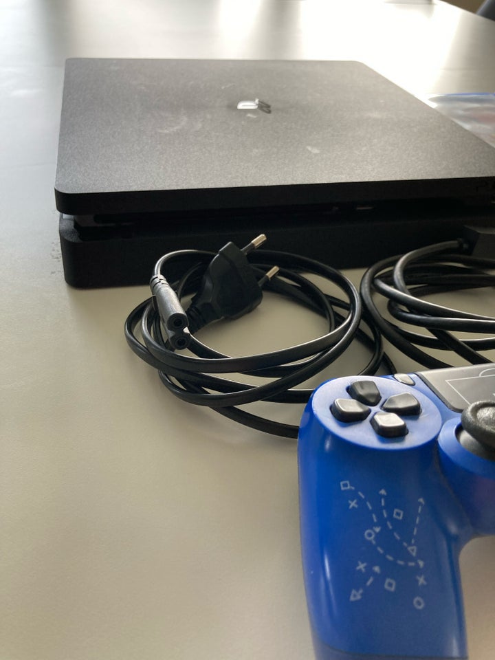 Playstation 4, Slim 500 GB, God