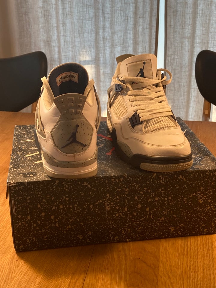 Sneakers, Jordan 4, str. 44