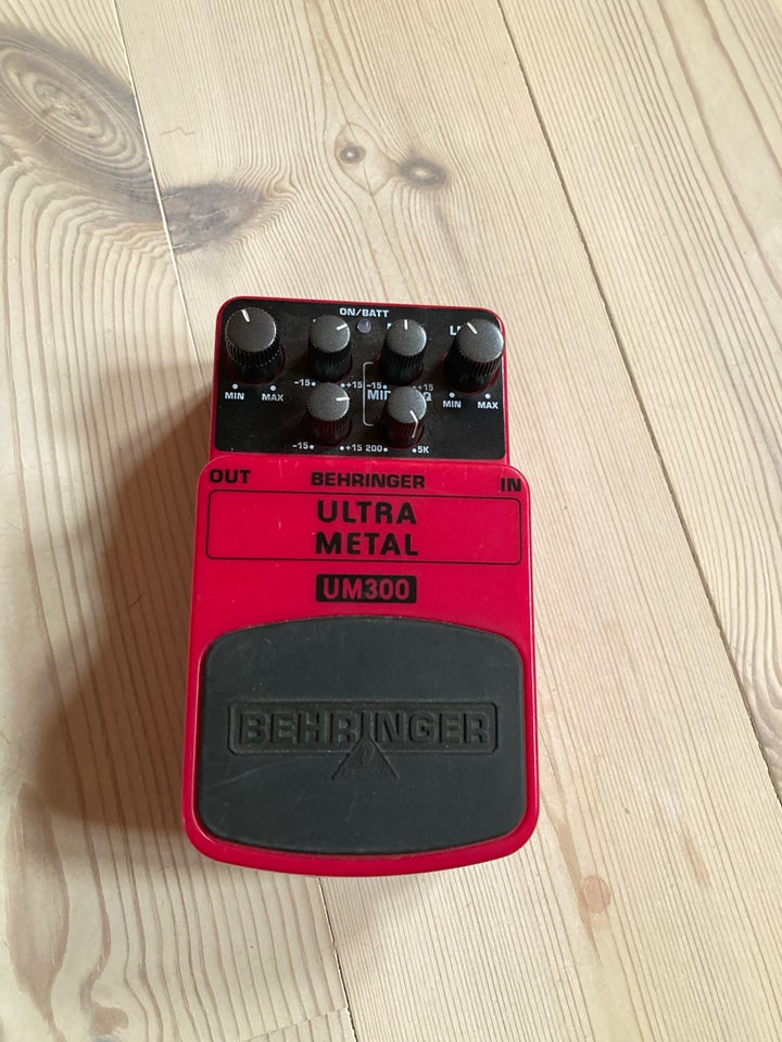 Metal pedal, Behringer UM300