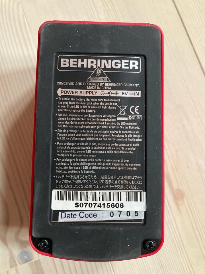 Metal pedal, Behringer UM300