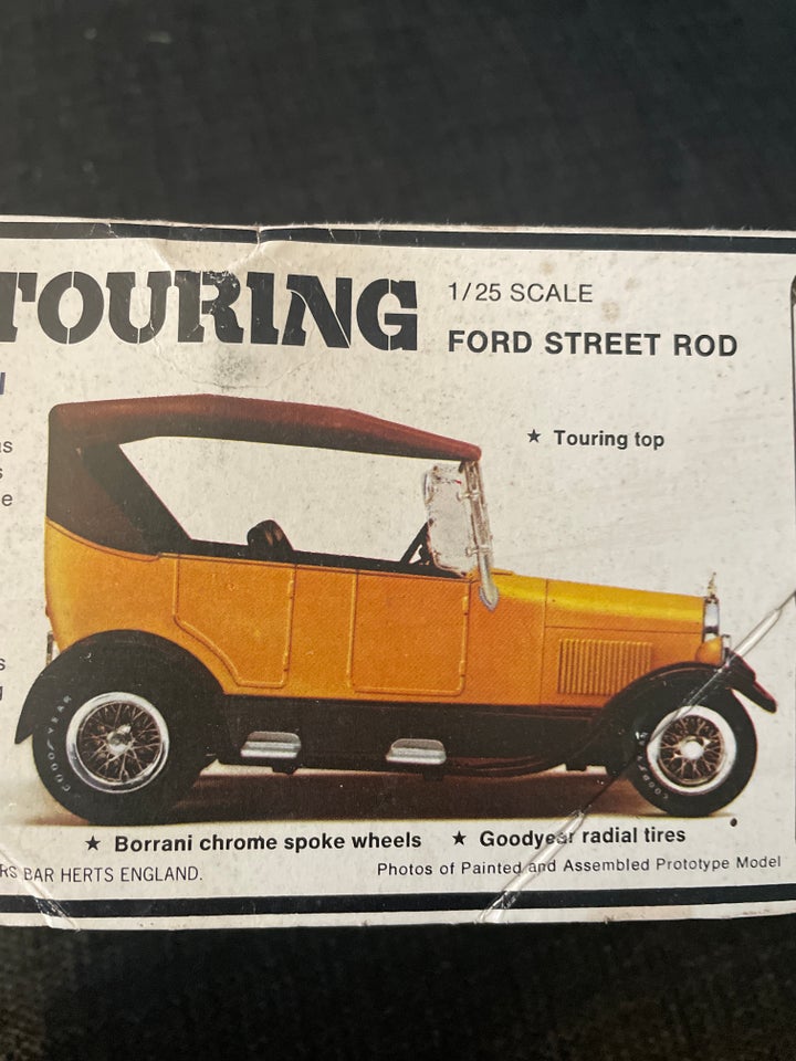 Byggesæt, Revell 27 T Touring Ford