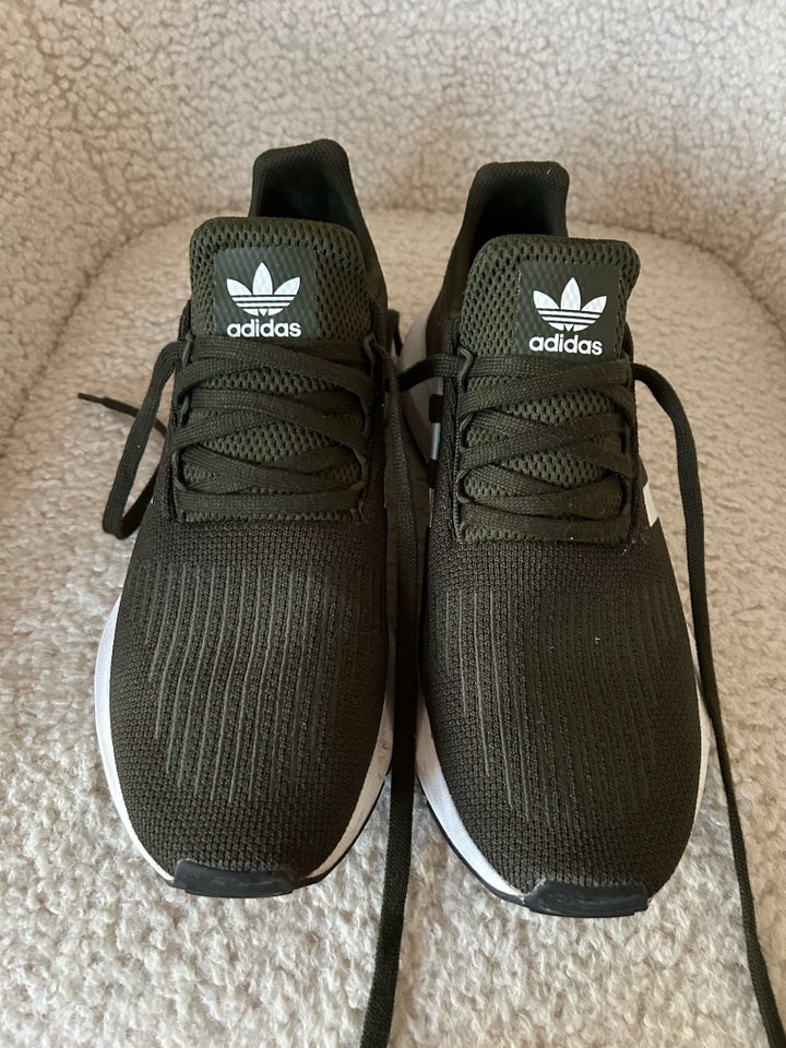 Sneakers, Adidas, str. 44