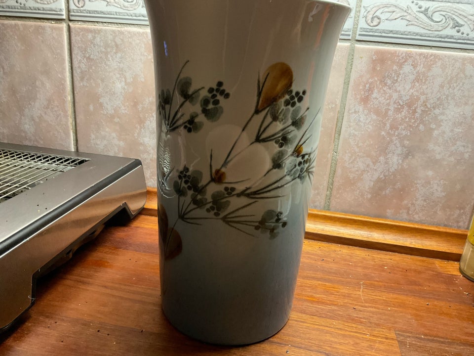 Porcelæn, 1 vase og et fad o, celiste