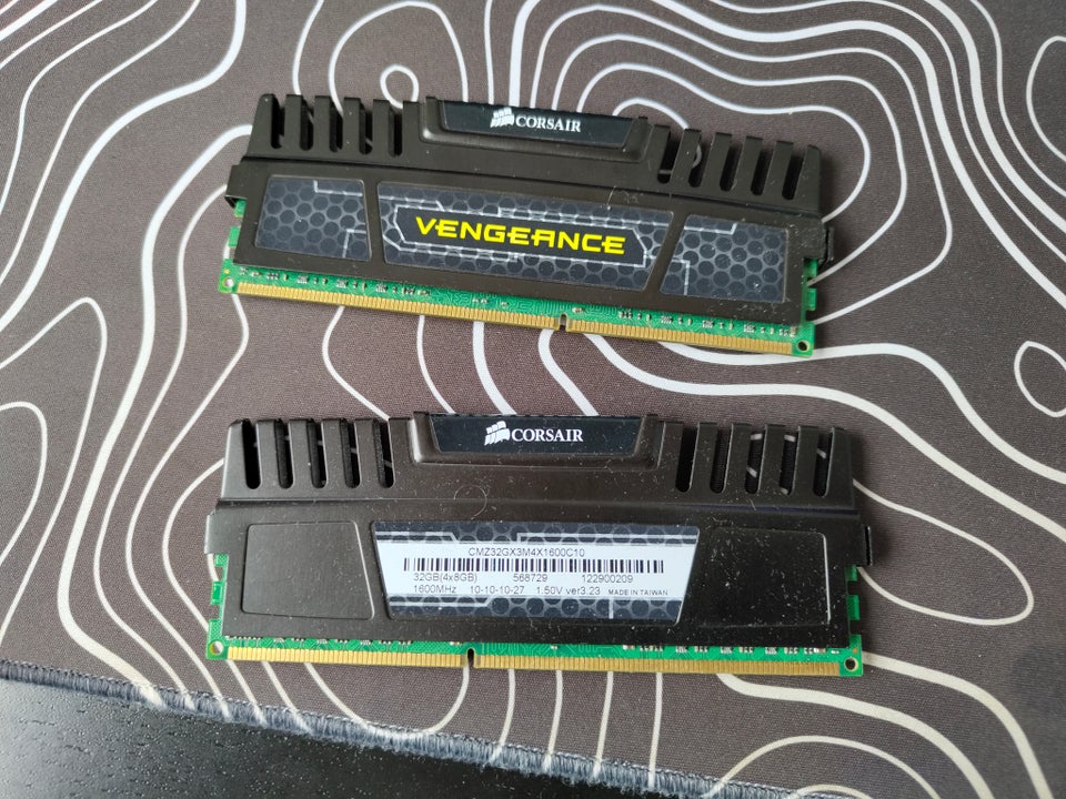 Corsair 16GB DDR3 SDRAM