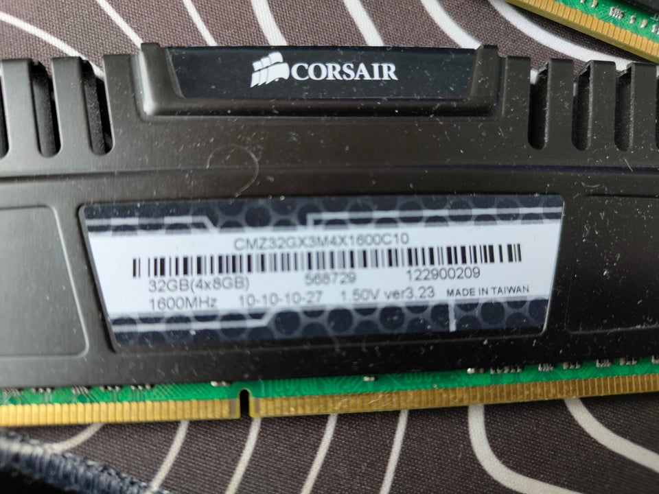 Corsair 16GB DDR3 SDRAM