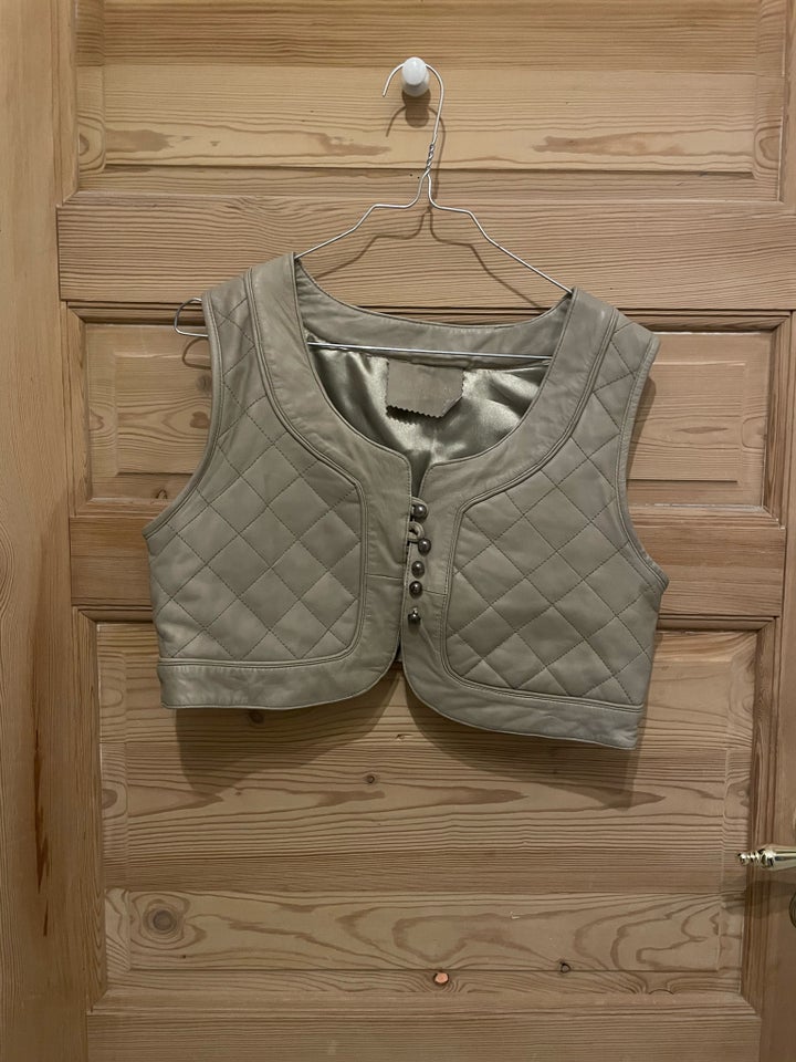 Vest, Rosemunde, str. 38