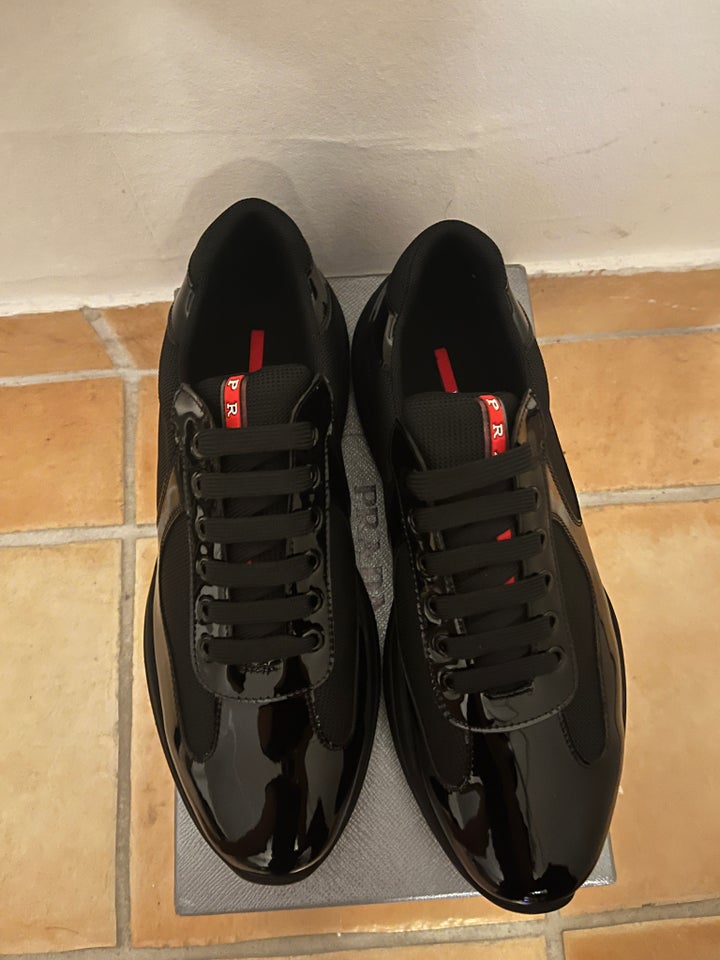 Sneakers, Prada, str. 45