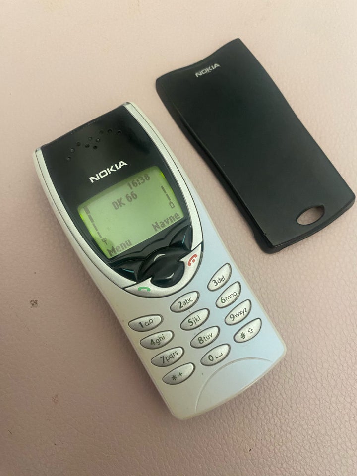 Nokia 8210 God