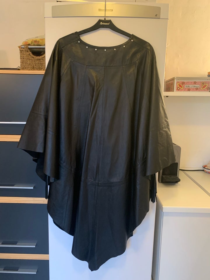 Poncho, Broch Leather, str. Medium