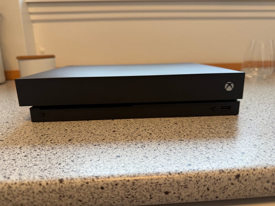 Xbox One X, 1 TB, Perfekt