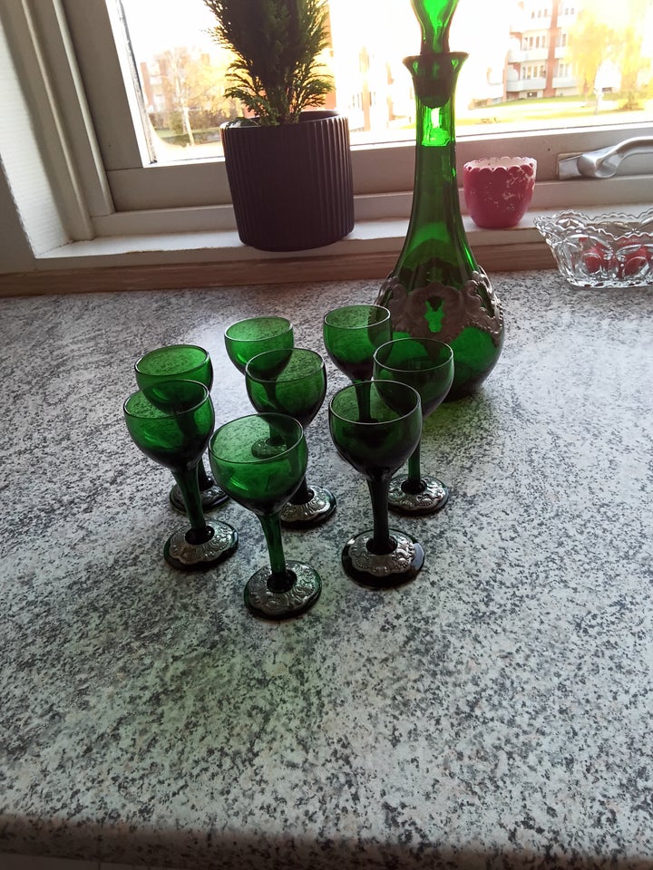 Karaffel og glas, Glas, 100 år gl.