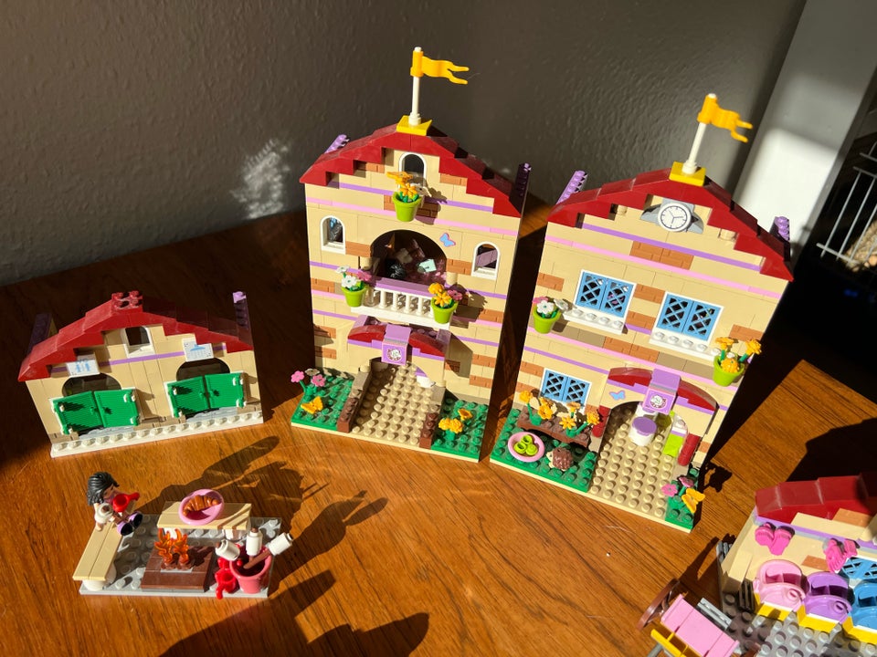 Lego Friends, Sommer rideskole