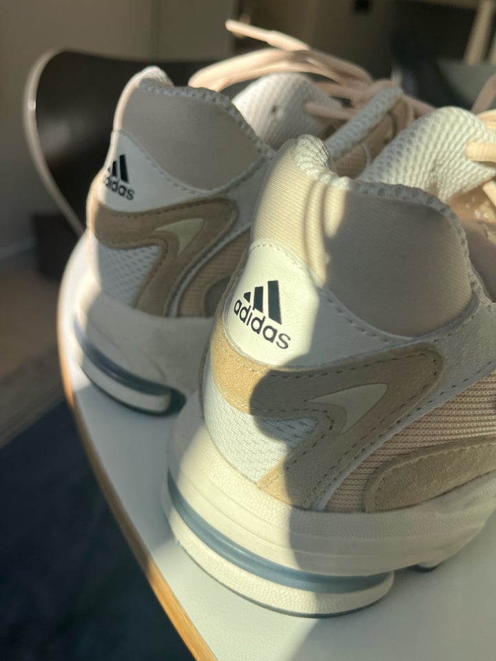 Sneakers str 40 Adidas Response