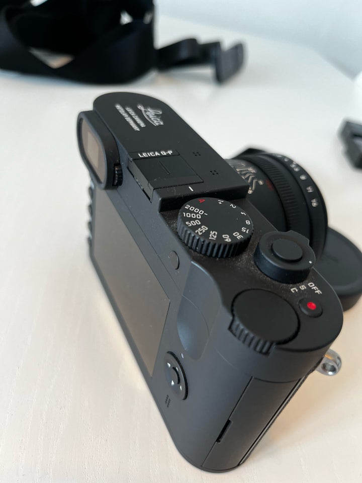 Leica, 27 megapixels, Fixed lens x