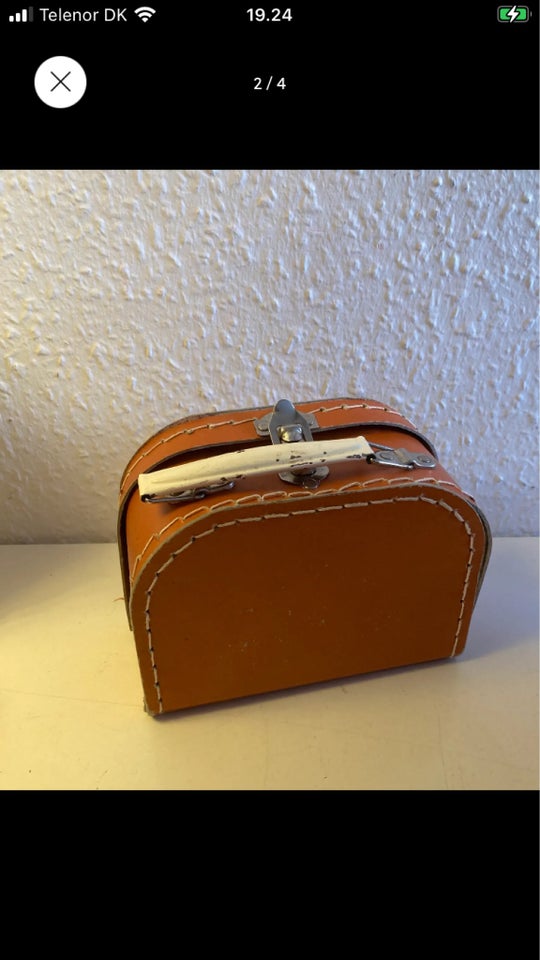 Fineste gamle orange kuffert
