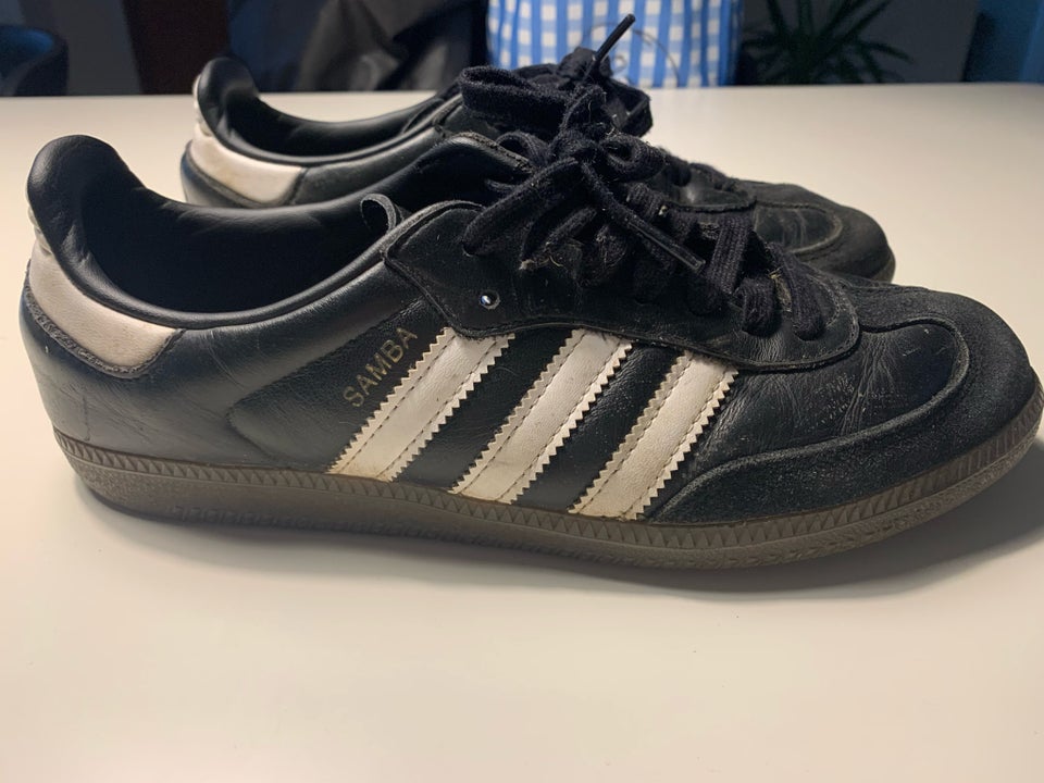 Fritidssko, Adidas Samba, str.