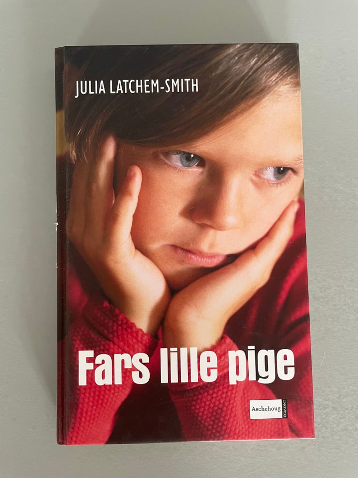 Fars lille pige, Julia