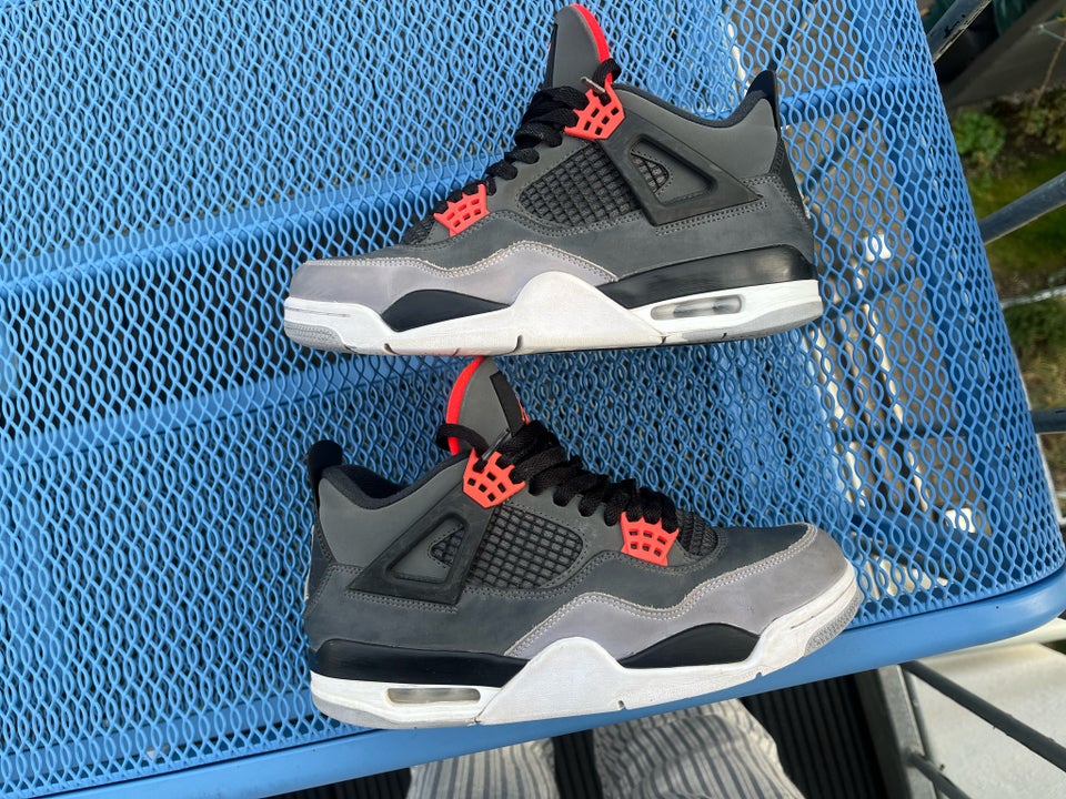 Sneakers Jordan 4 str 40