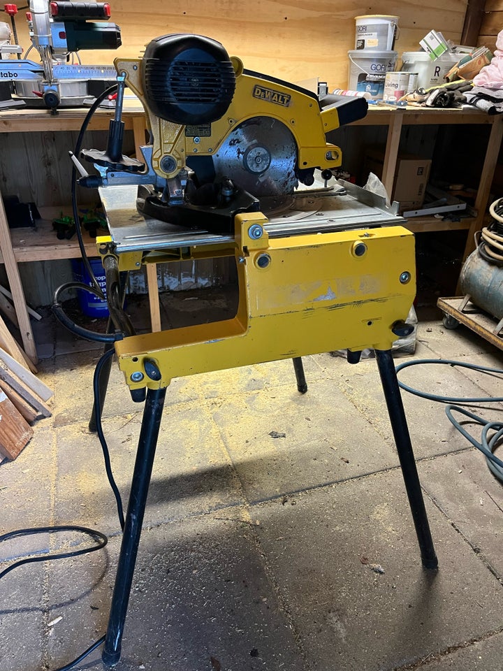 Bordrundsav Dewalt DW 742 A2