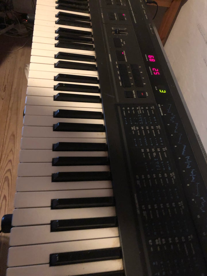 Synthesizer, Korg DW 8000