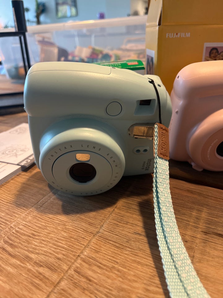 Instax mini, Mini 11. - Fuji,