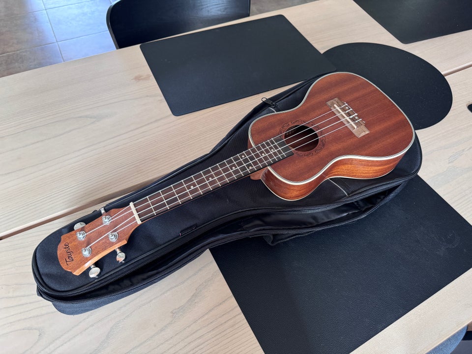 Ukulele  Tayste TUK200-24