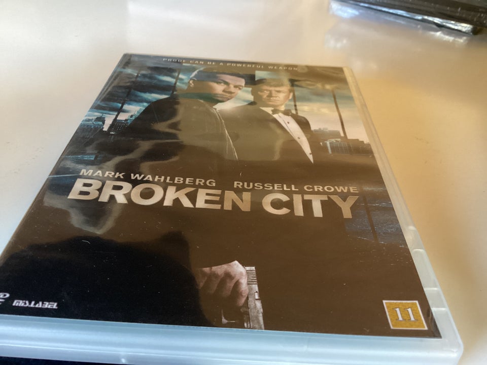 Broken city  DVD drama