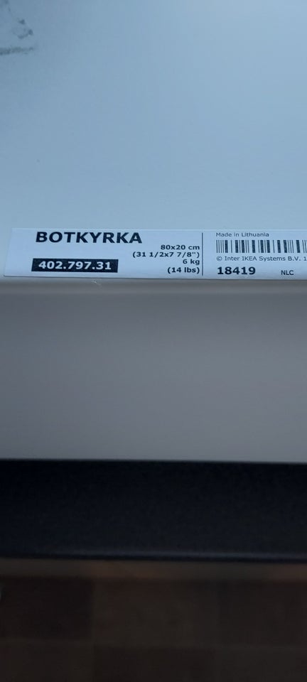 Hængeskab IKEA b: 80 d: 20 h: 20