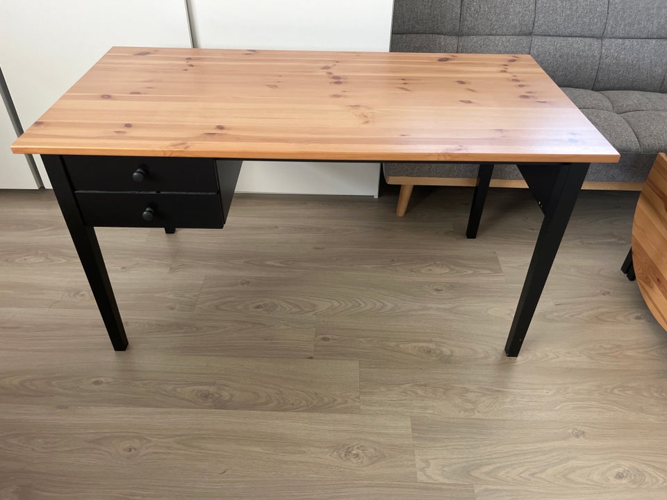 Skrivebord, Ikea, b: 140 d: 70 h: 74